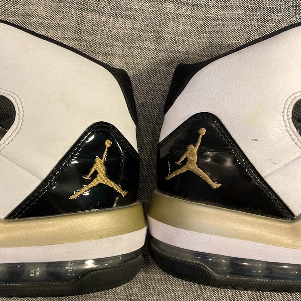 Jordan Max Aura White Metallic Gold Black Men’s Size 8.5 EUC - Picture 6 of 9